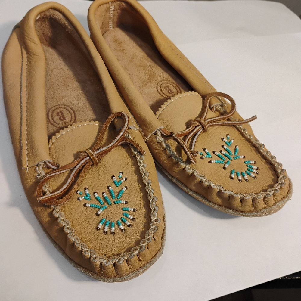 Bastien Handmade Embellished Huron Slip On Moccasin Slippers Size 9 Leather Shoe